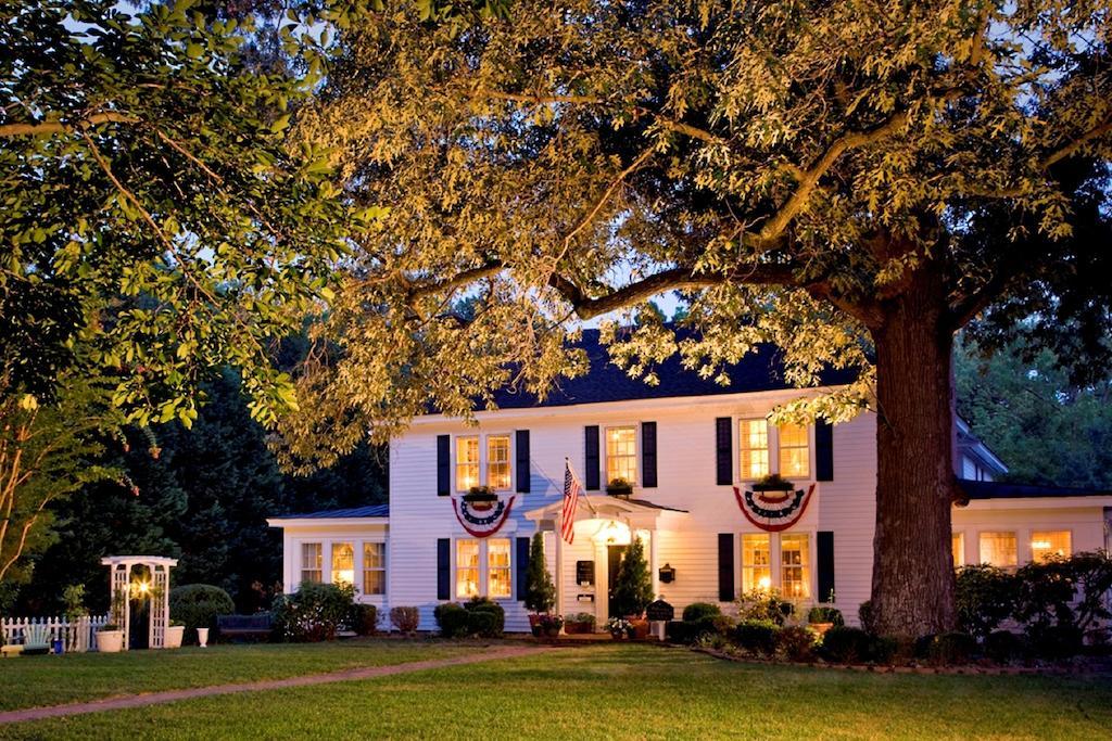 A Williamsburg White House Inn Exterior photo